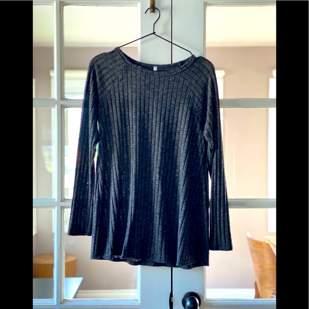 GREY TUNIC. size medium. flowy. soft.